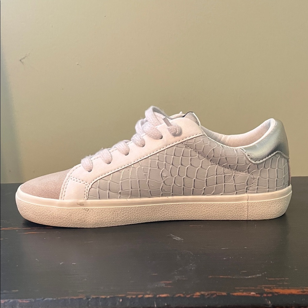 Vintage Havana Cream and Silver Lace-Up Sneakers - Picture 3 of 4